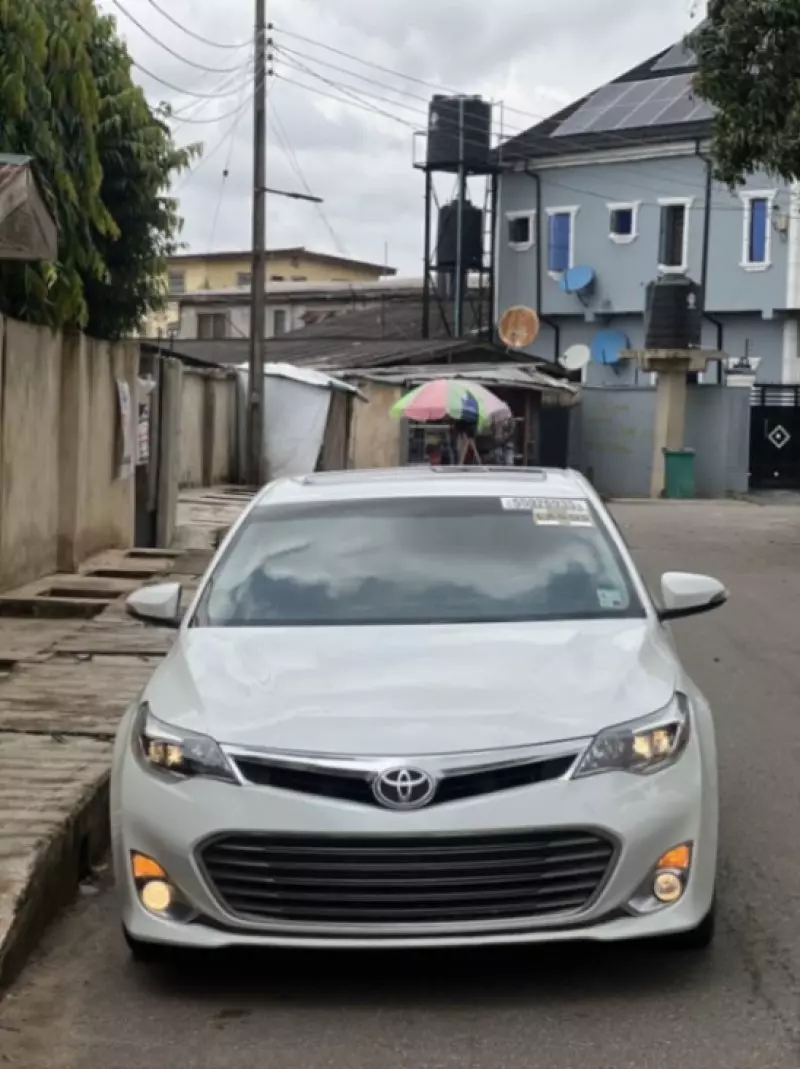 Toyota Avalon   - 2015