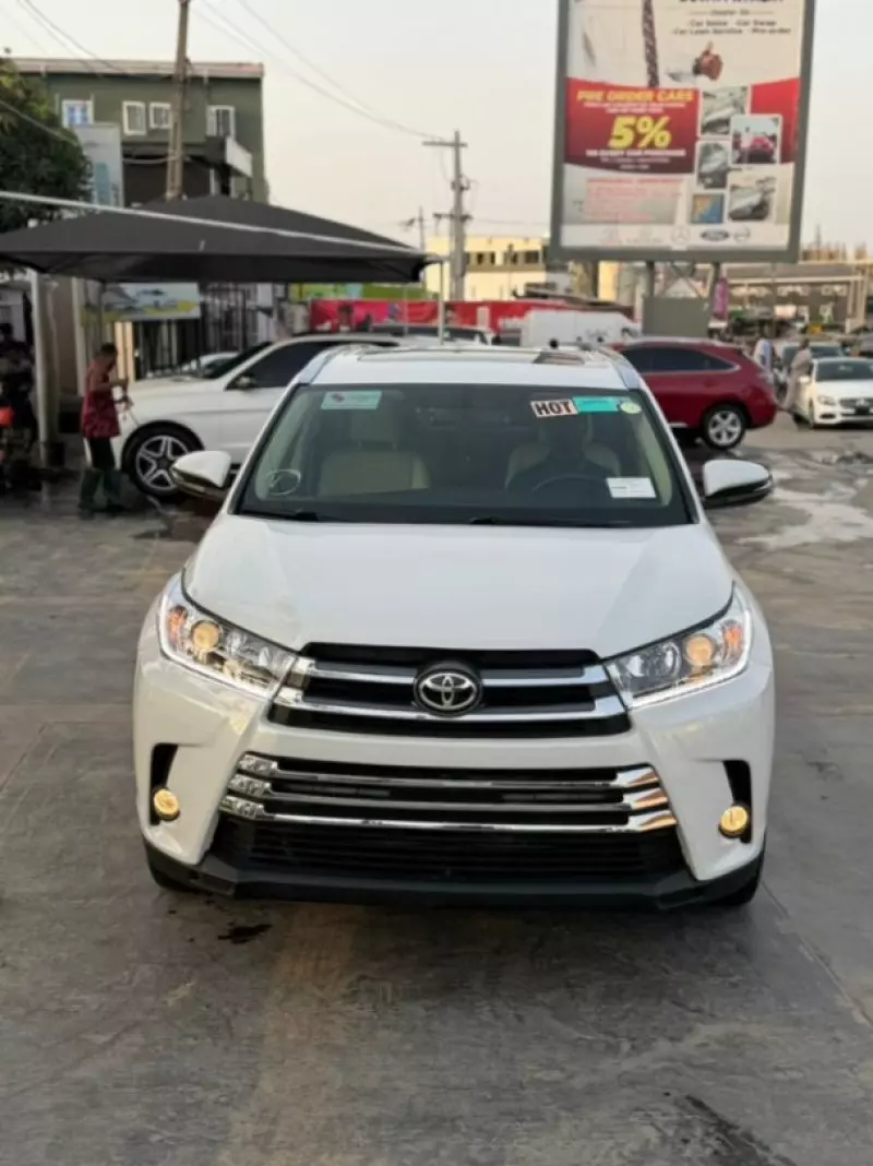 Toyota Highlander   - 2017
