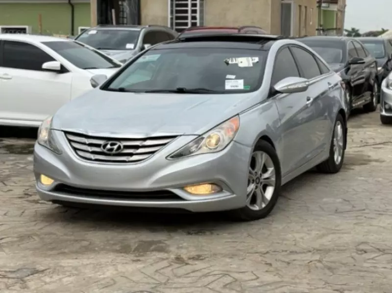Hyundai Sonata   - 2012