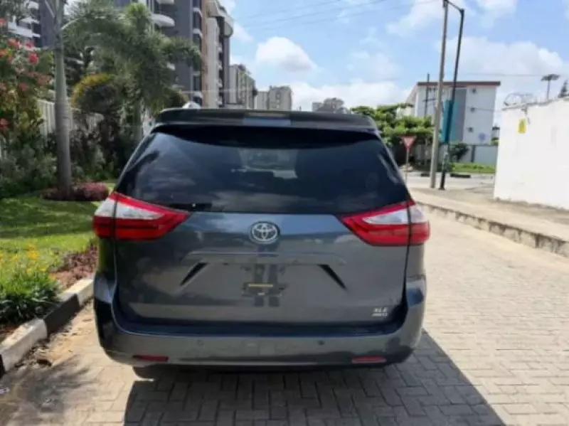 TOYOTA Sienna   - 2017