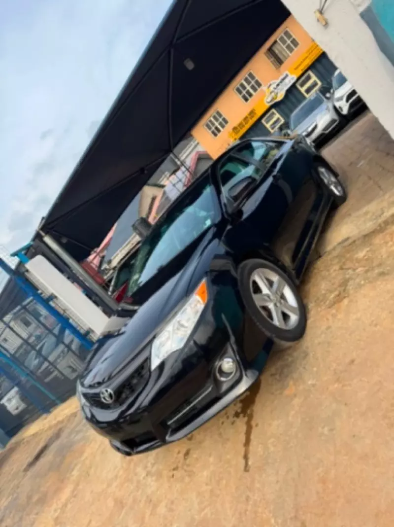 Toyota Camry   - 2012
