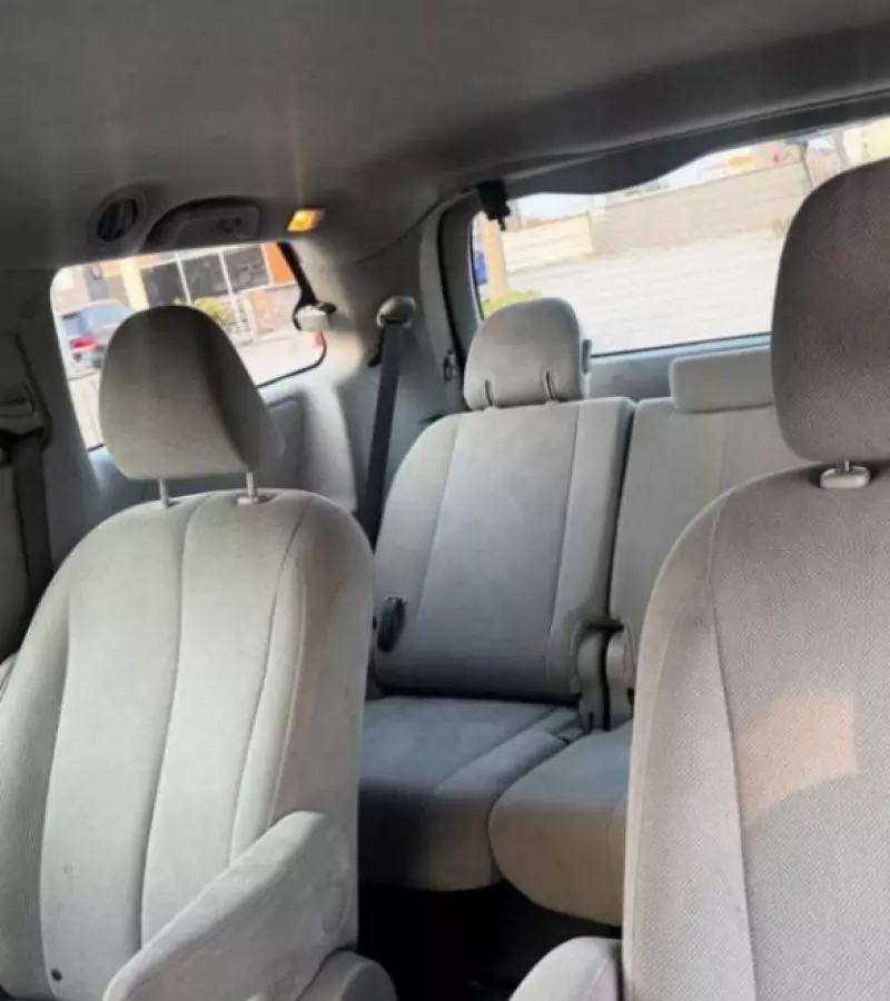 TOYOTA Sienna   - 2011