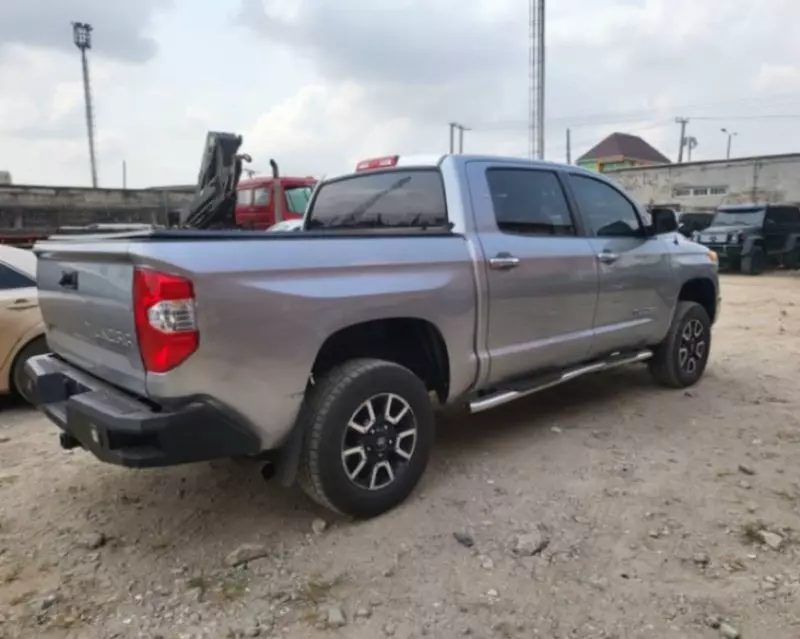 Toyota Tundra   - 2014