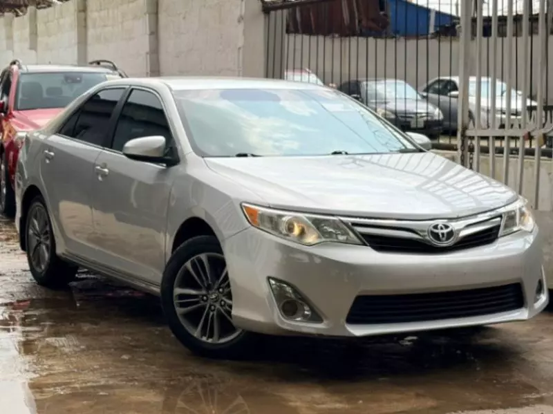 TOYOTA Camry   - 2012