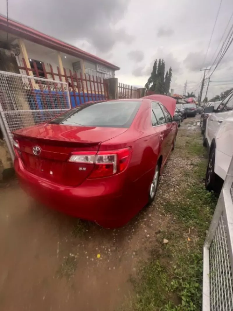 Toyota Camry   - 2014