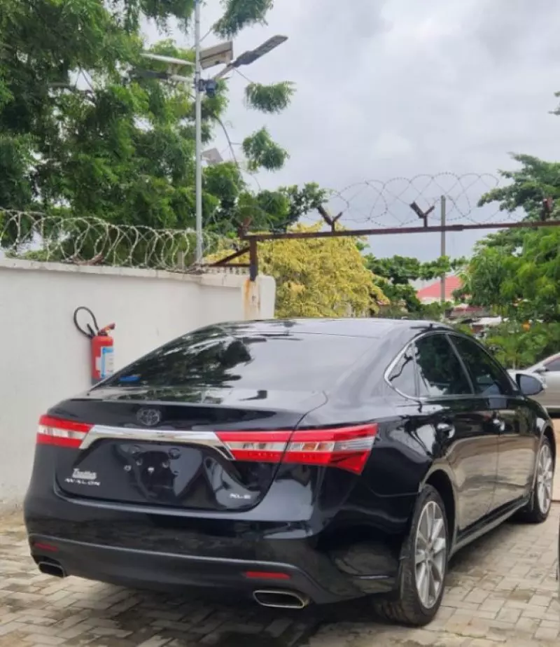 Toyota Avalon   - 2015