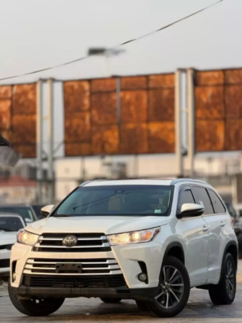 Toyota Highlander   - 2017