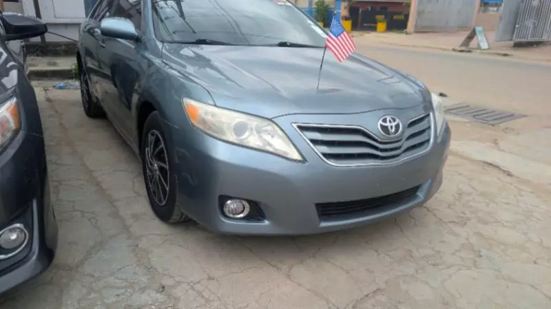 TOYOTA Camry   - 2010