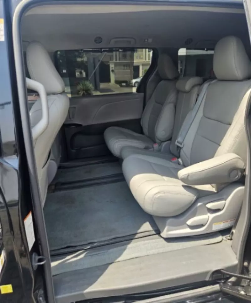 TOYOTA Sienna   - 2015