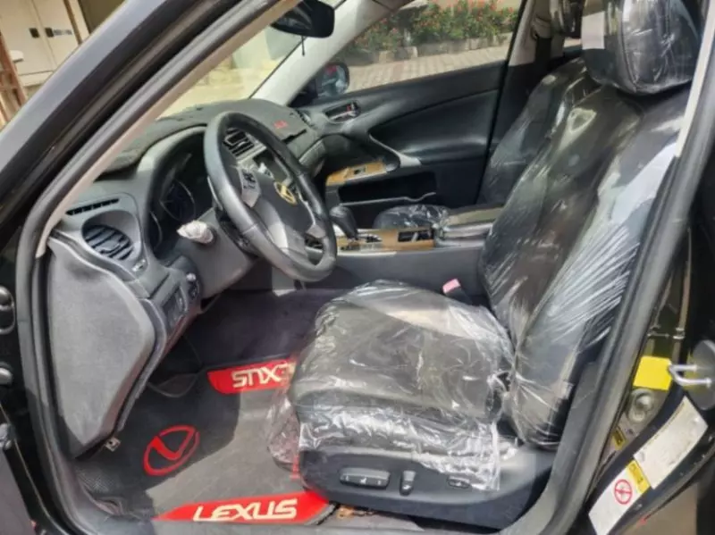 Lexus IS 250   - 2010