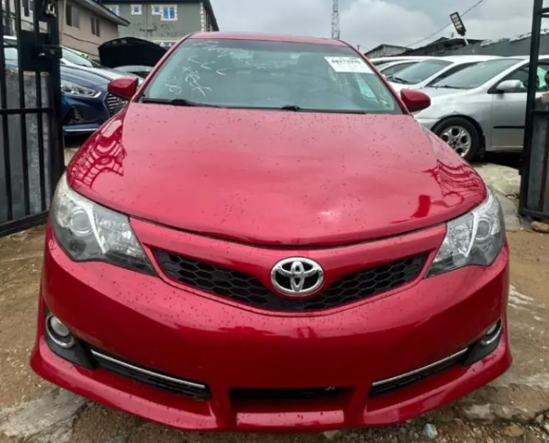 Toyota Camry   - 2014