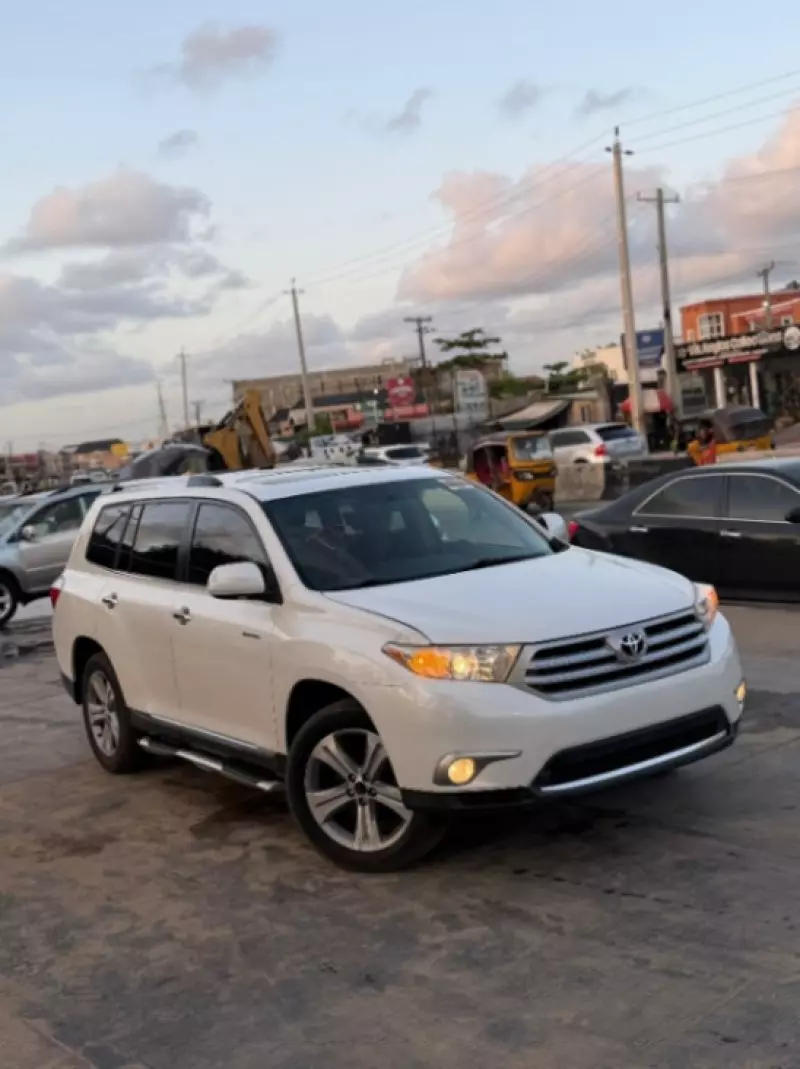 Toyota Highlander   - 2012