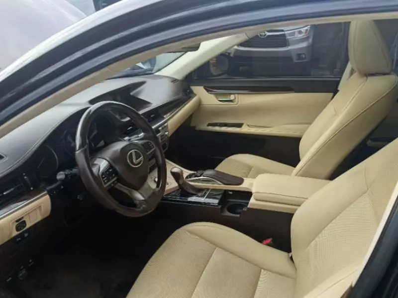 Lexus ES   - 2016