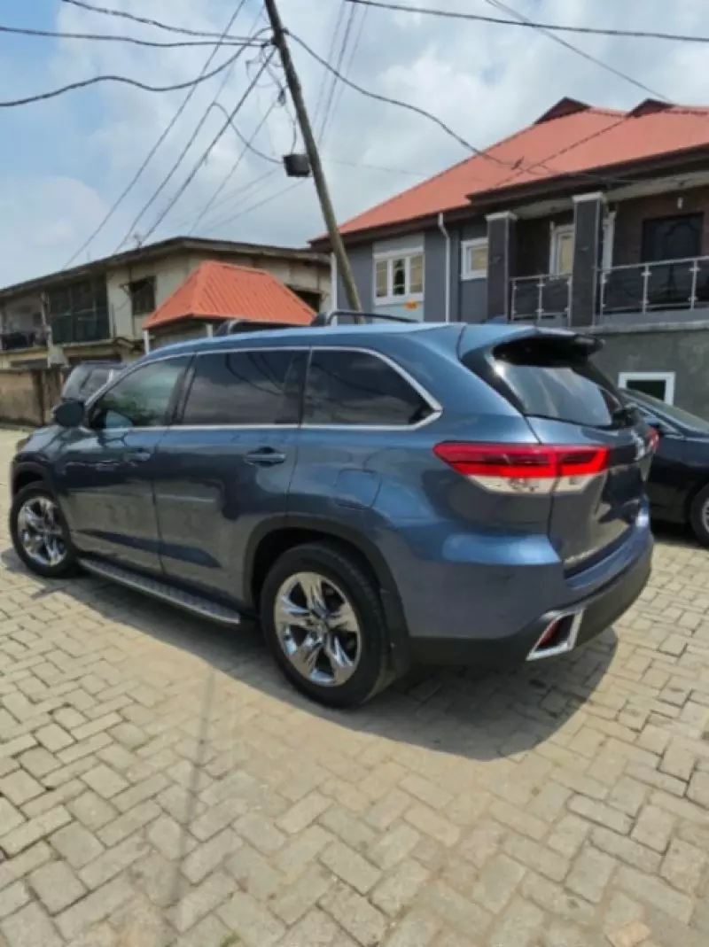 TOYOTA Highlander   - 2019