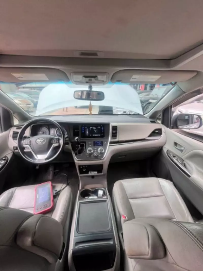 TOYOTA Sienna   - 2015