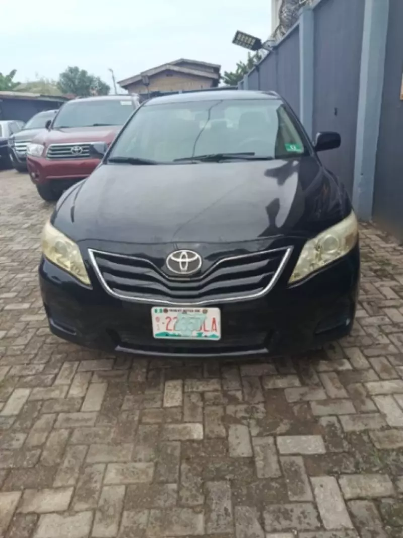 TOYOTA Camry   - 2010