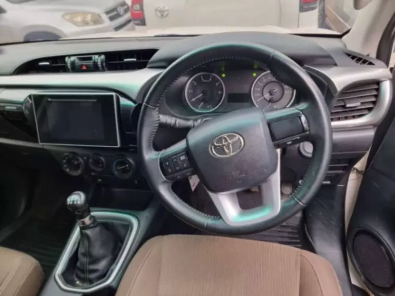 Toyota Hilux Revo    - 2017