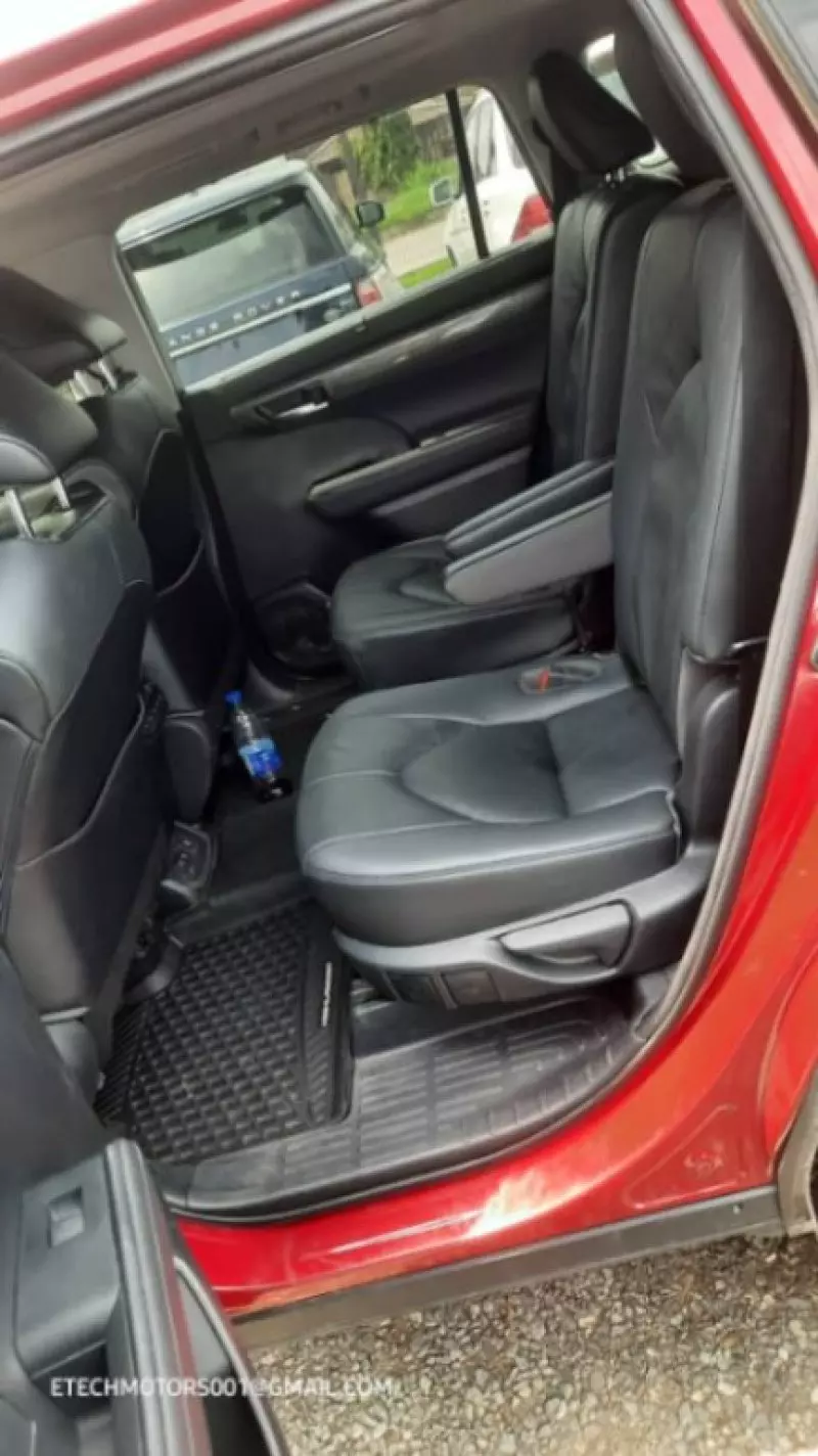 Toyota Highlander   - 2021