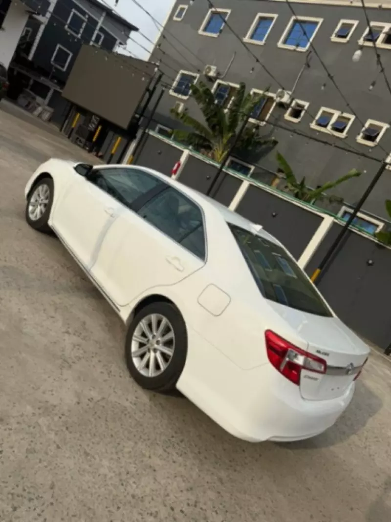 Toyota Camry   - 2012