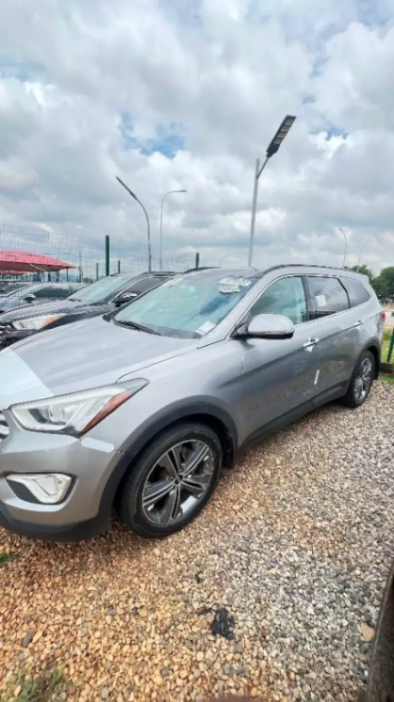 Hyundai Santa Fe   - 2016
