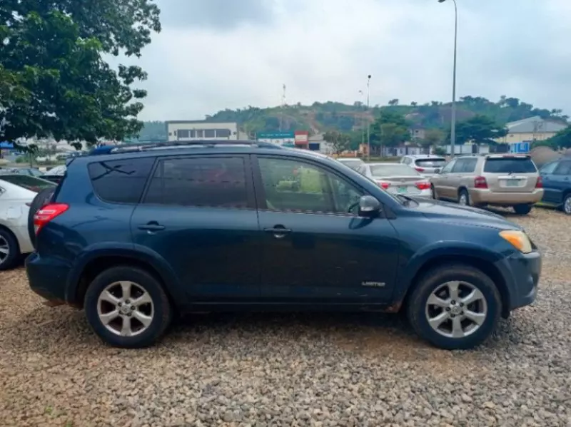 TOYOTA Rav4   - 2010