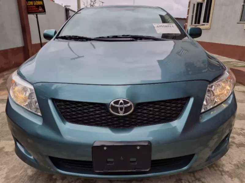 TOYOTA Corolla   - 2010