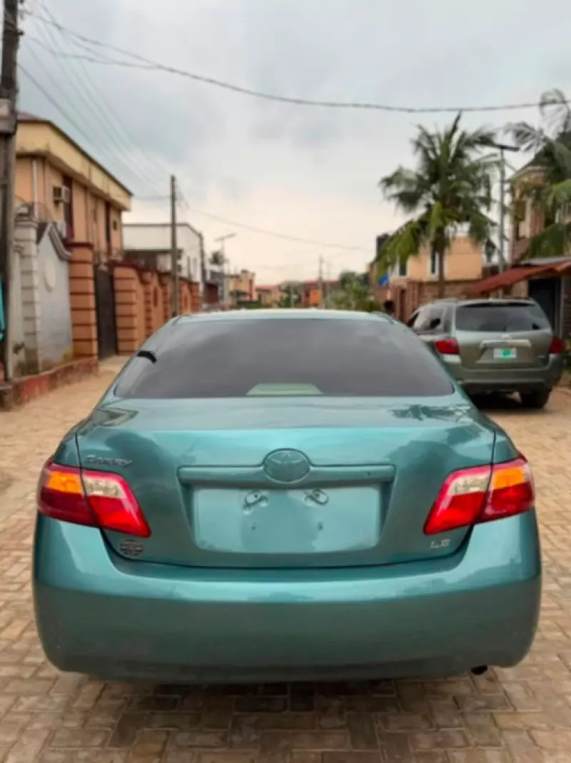TOYOTA Camry - 2009
