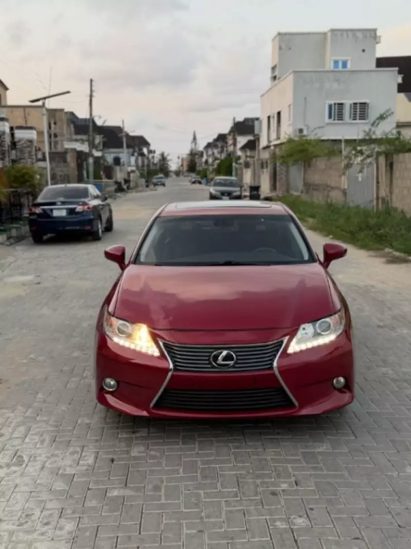 Lexus ES   - 2014