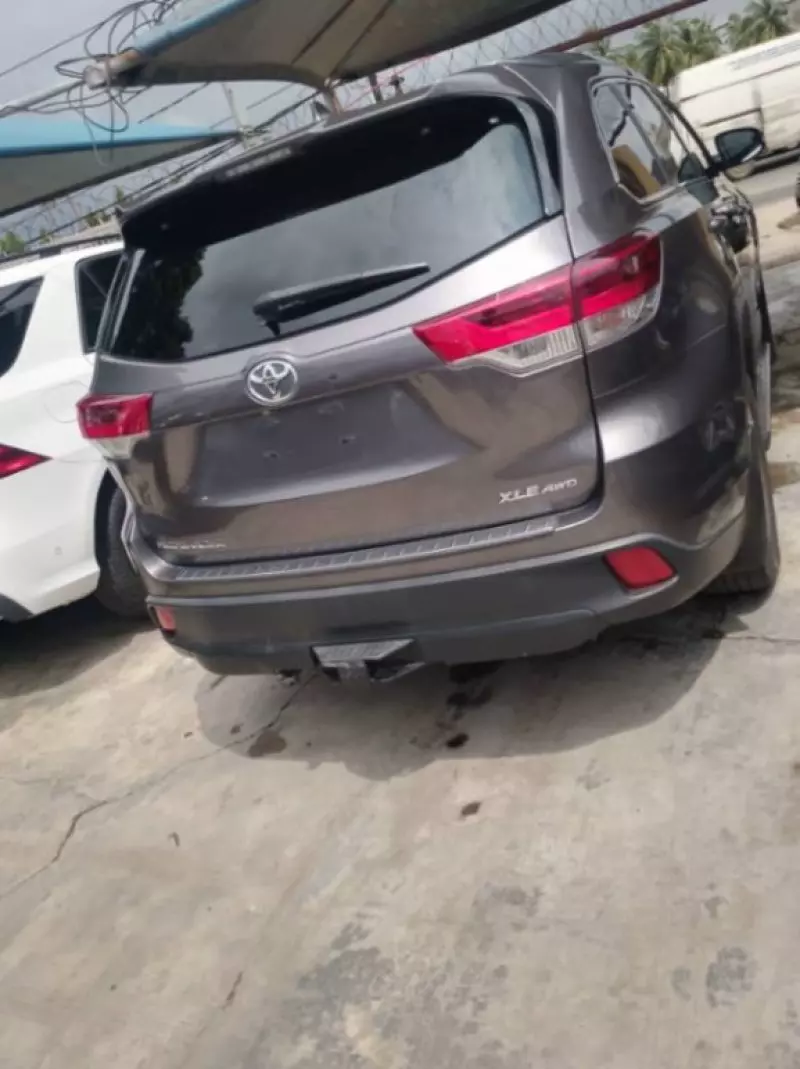 Toyota Highlander   - 2014