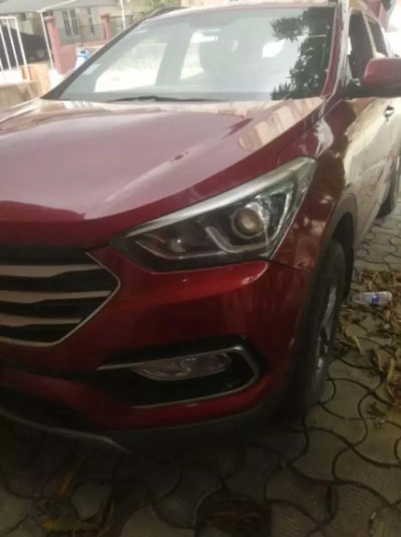 Hyundai Santa Fe   - 2014