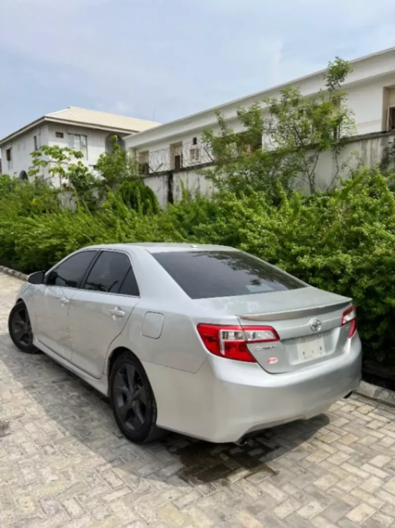 Toyota Camry - 2012