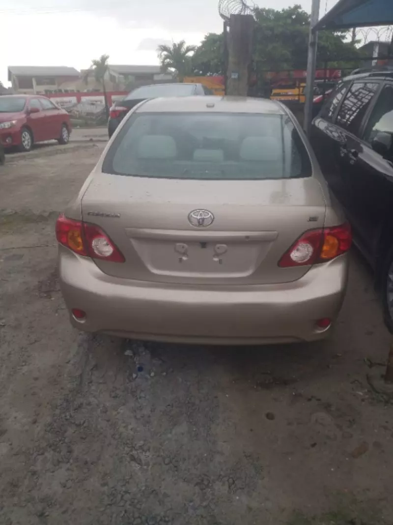 TOYOTA Corolla   - 2010