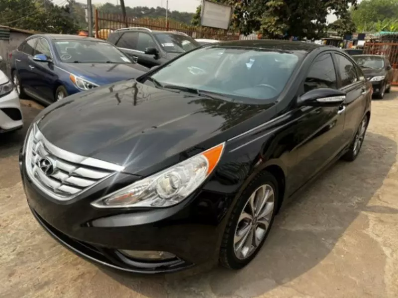 Hyundai Sonata   - 2013