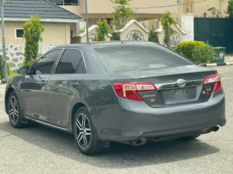 TOYOTA Camry - 2012