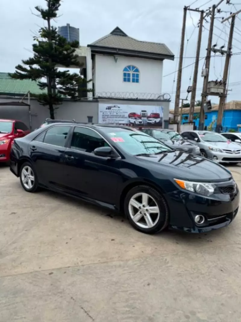 TOYOTA Camry   - 2013