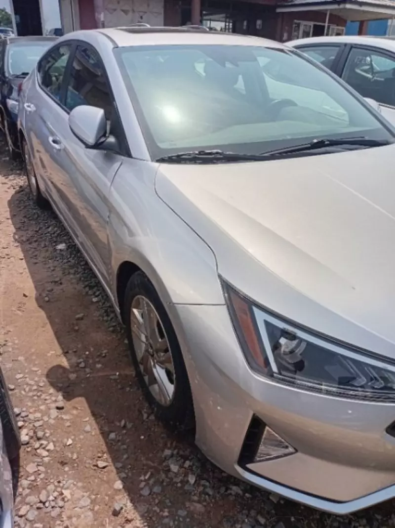 Hyundai Elantra   - 2019