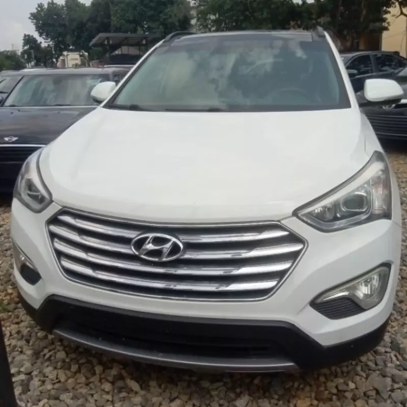 Hyundai Santa Fe   - 2015