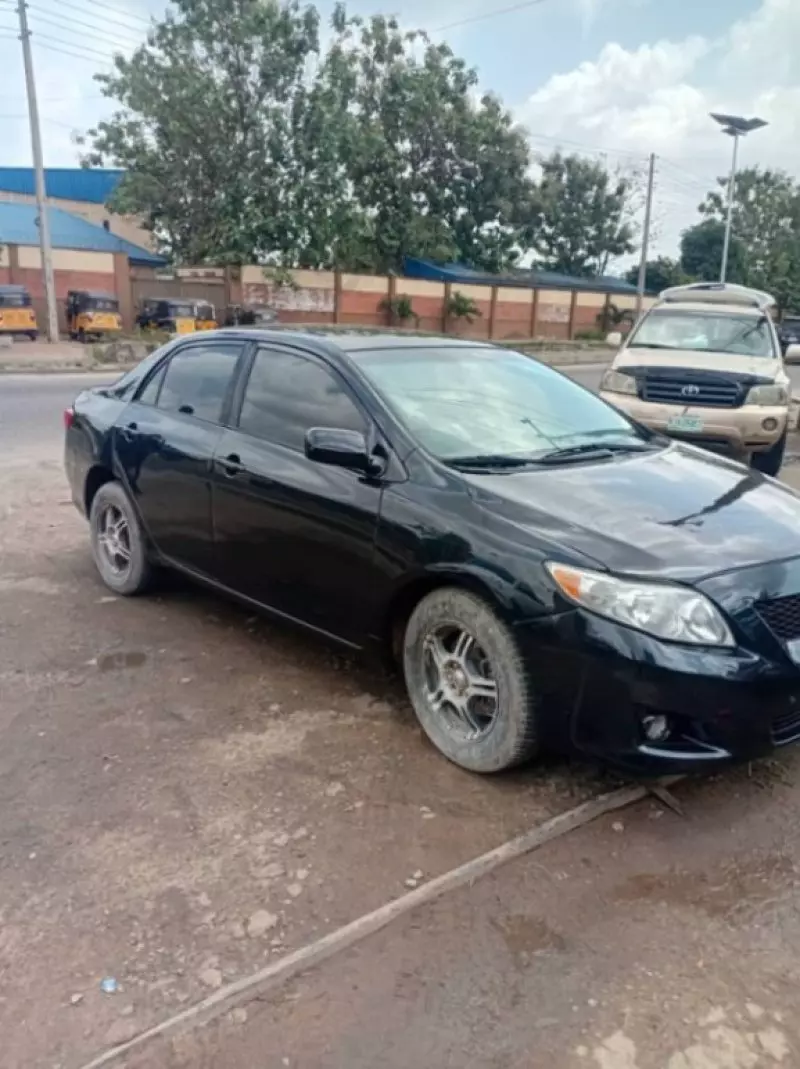 Toyota Corolla   - 2009