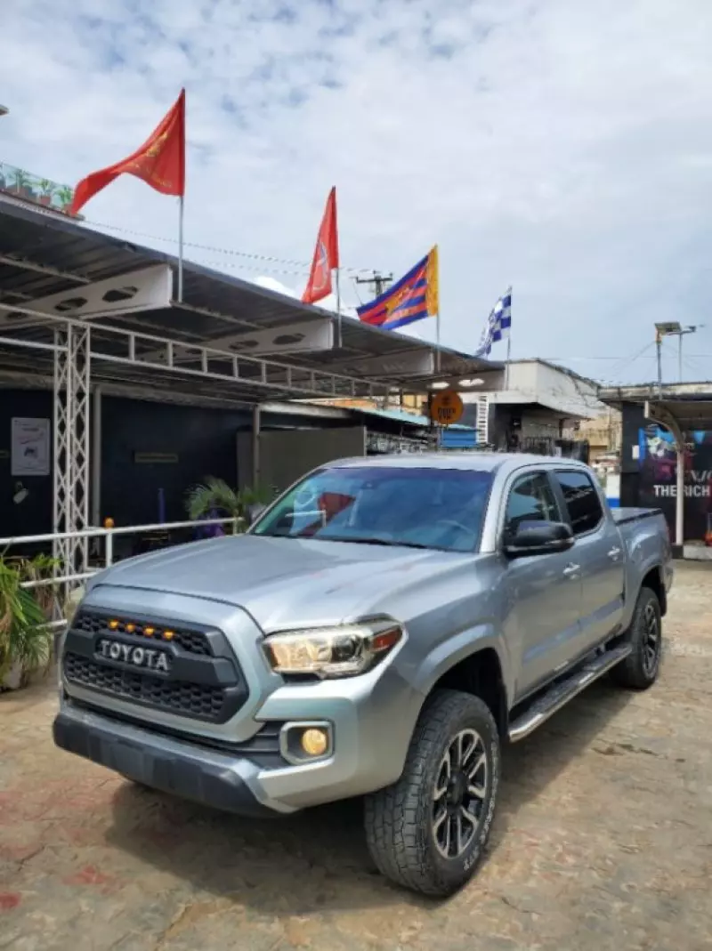 Toyota Tacoma   - 2018
