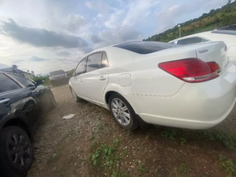 TOYOTA Avalon - 2005