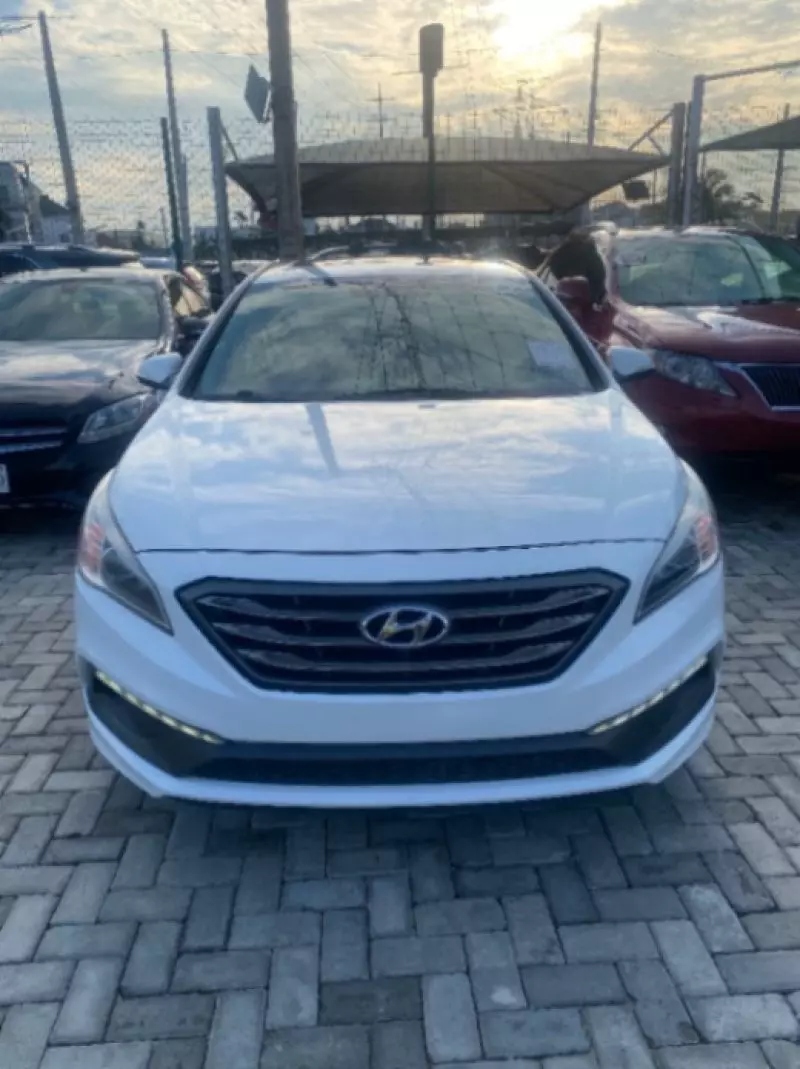Hyundai Sonata   - 2016