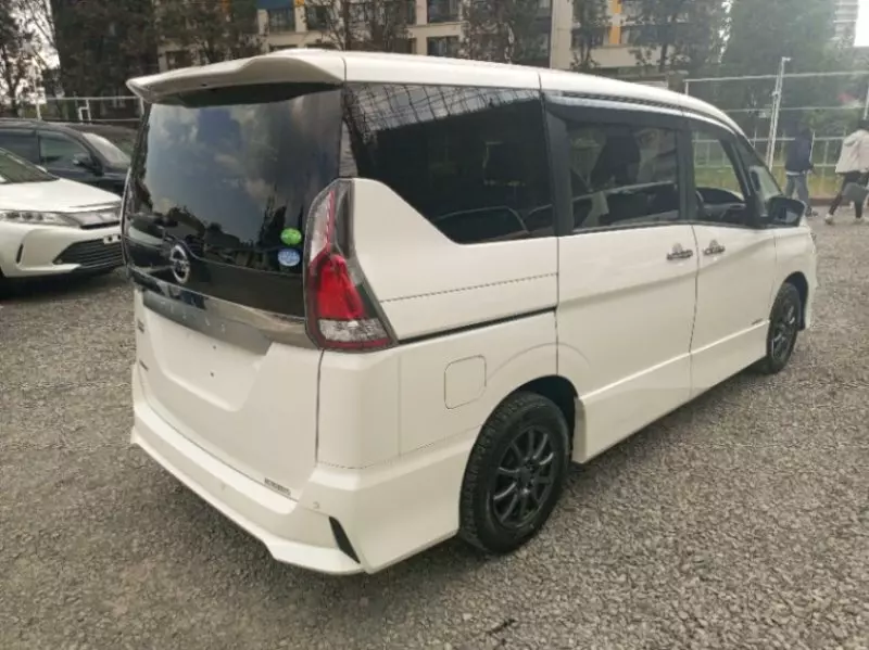 Nissan Serena   - 2019