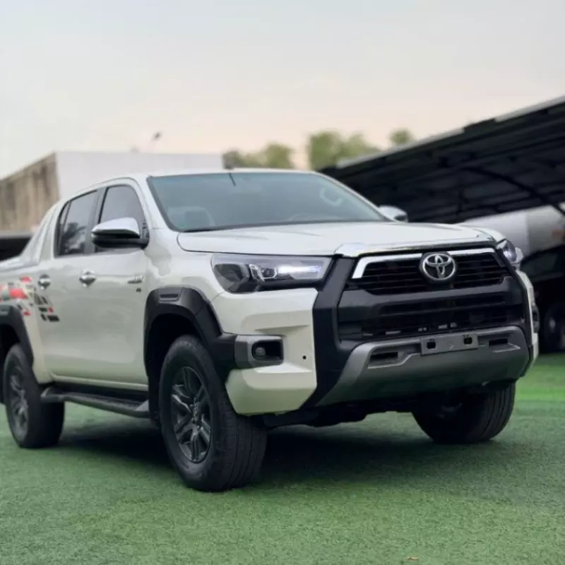 Toyota Hilux   - 2021