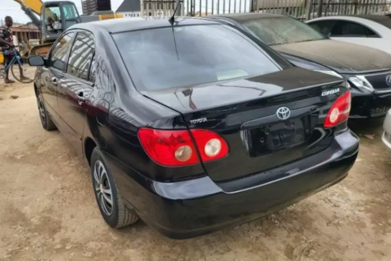 Toyota corolla   - 2005