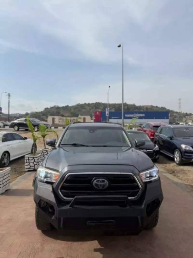 TOYOTA Tacoma   - 2018
