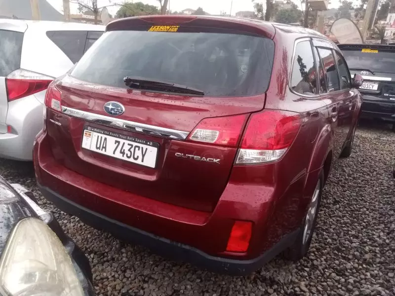 Subaru Outback   - 2011