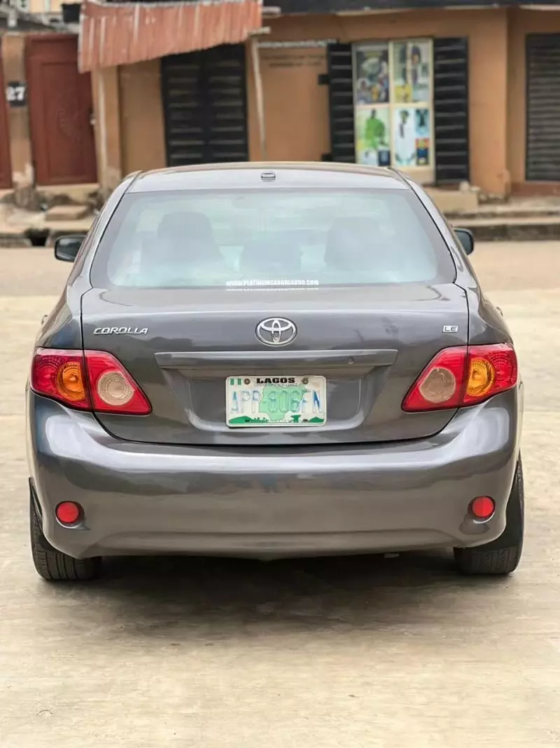 Toyota Corolla   - 2009