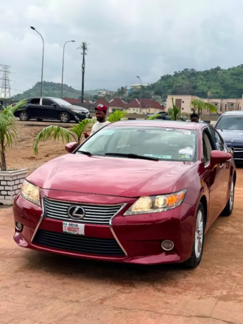 Lexus ES   - 2014