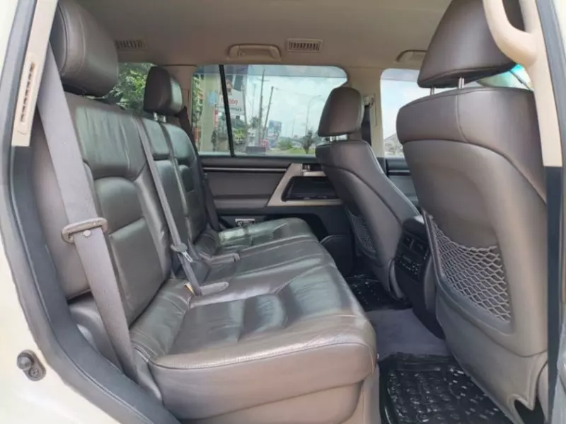 Toyota Landcruiser  V8   - 2011