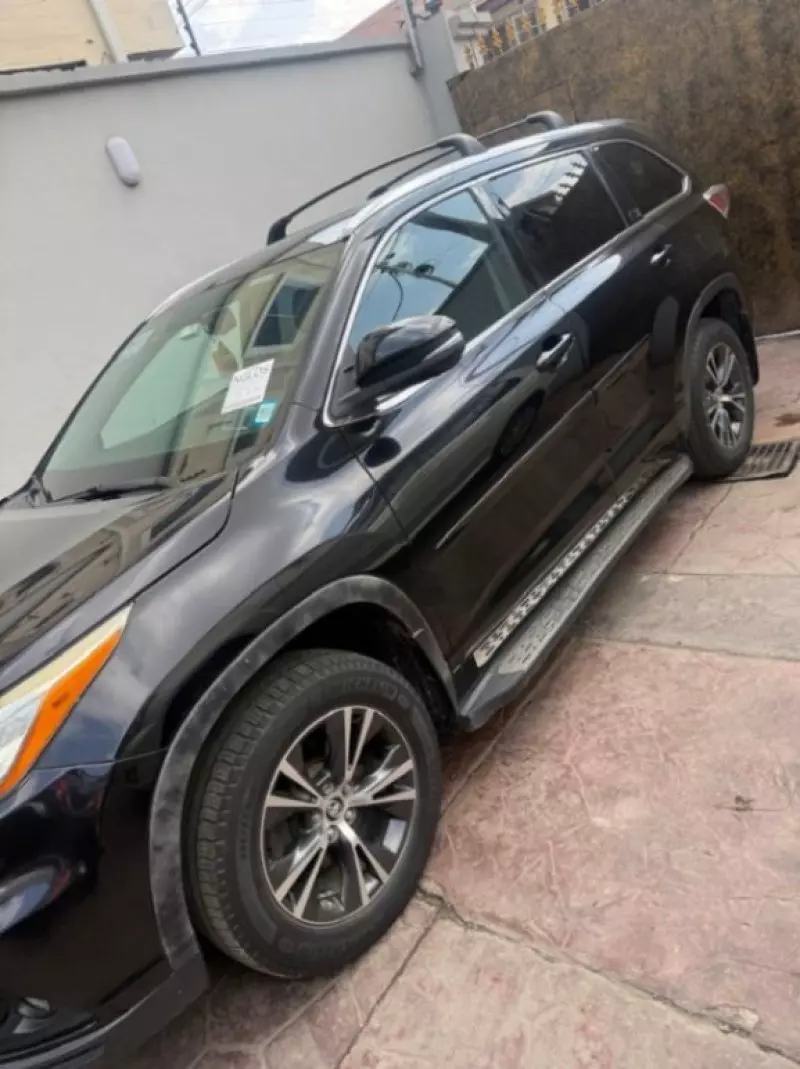Toyota Highlander   - 2016